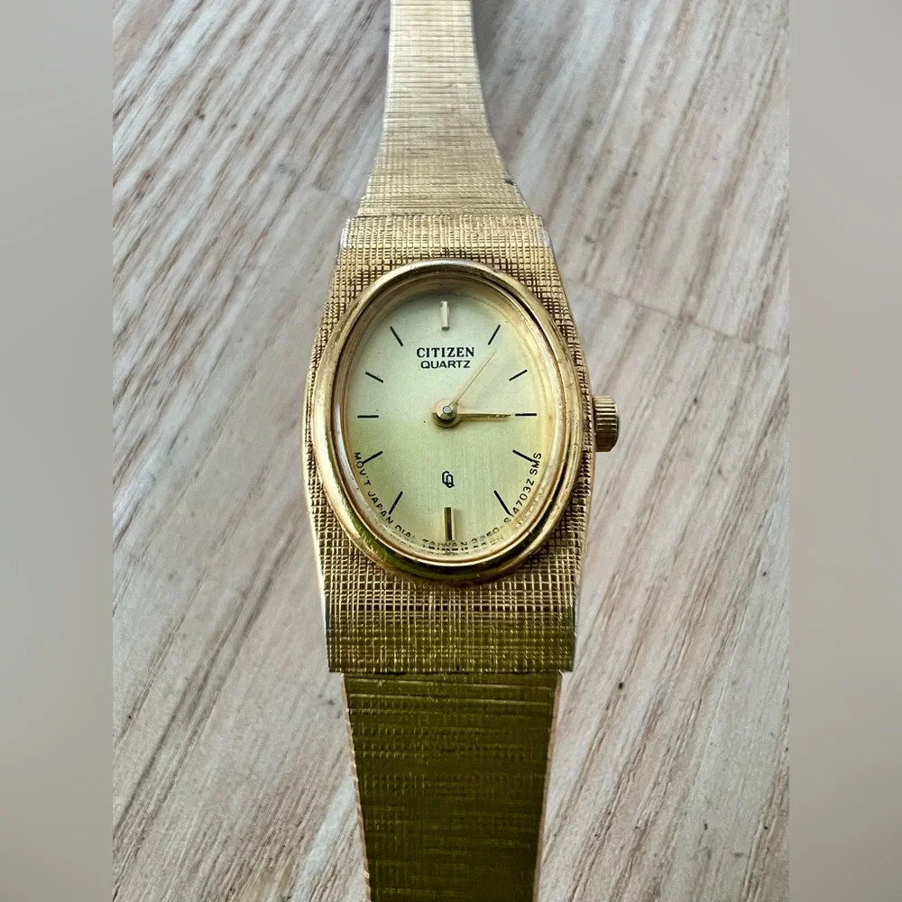 Vintage dainty Citizen Quartz ladies gold tone dress watch NEW BATTERY